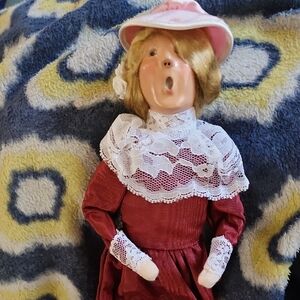 Victorian Caroler From 1999 Byers' Choice Limited. Burgundy Dress.